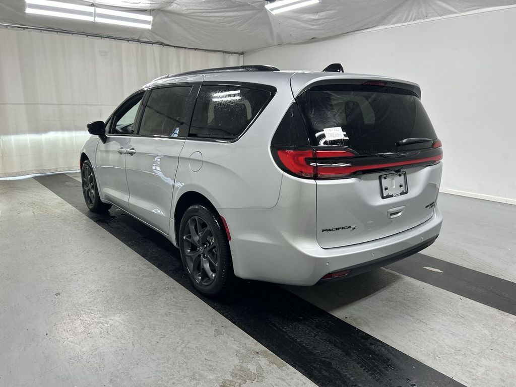2026 Chrysler Pacifica Limited - Photo 6