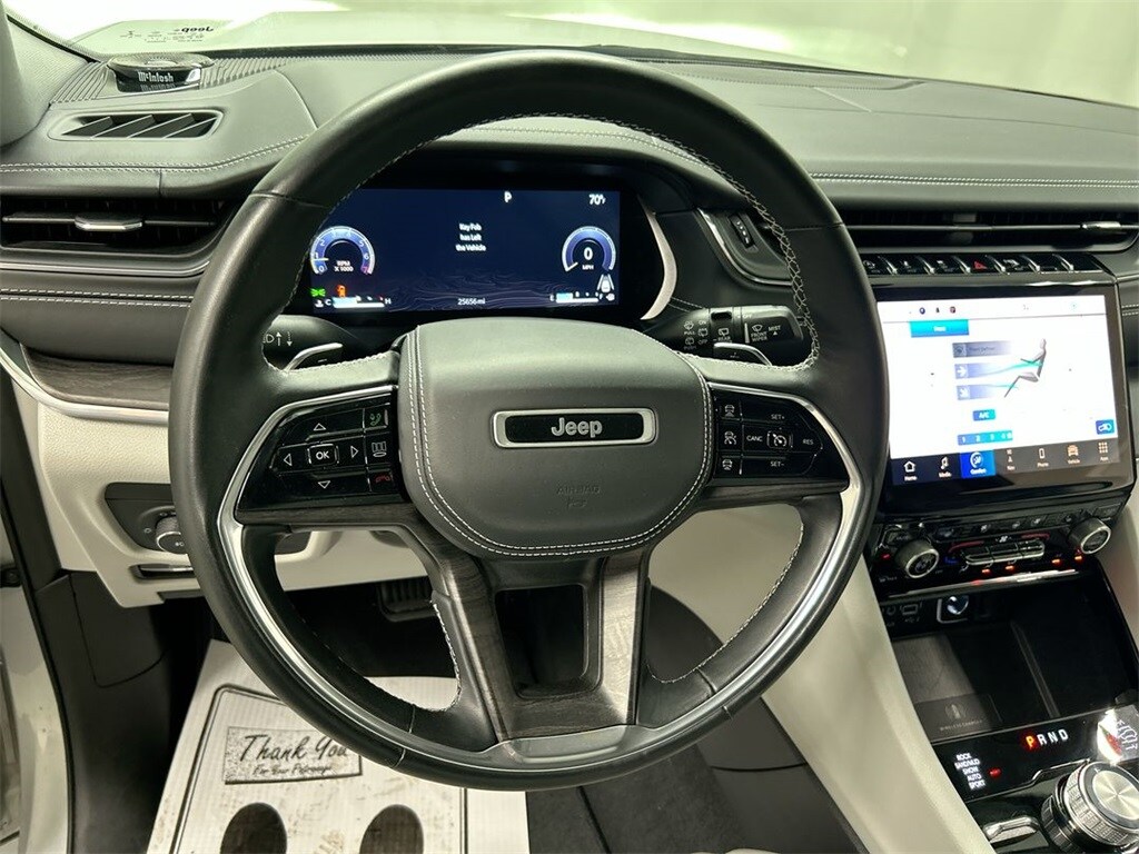 2022 Jeep Grand Cherokee Overland photo 3