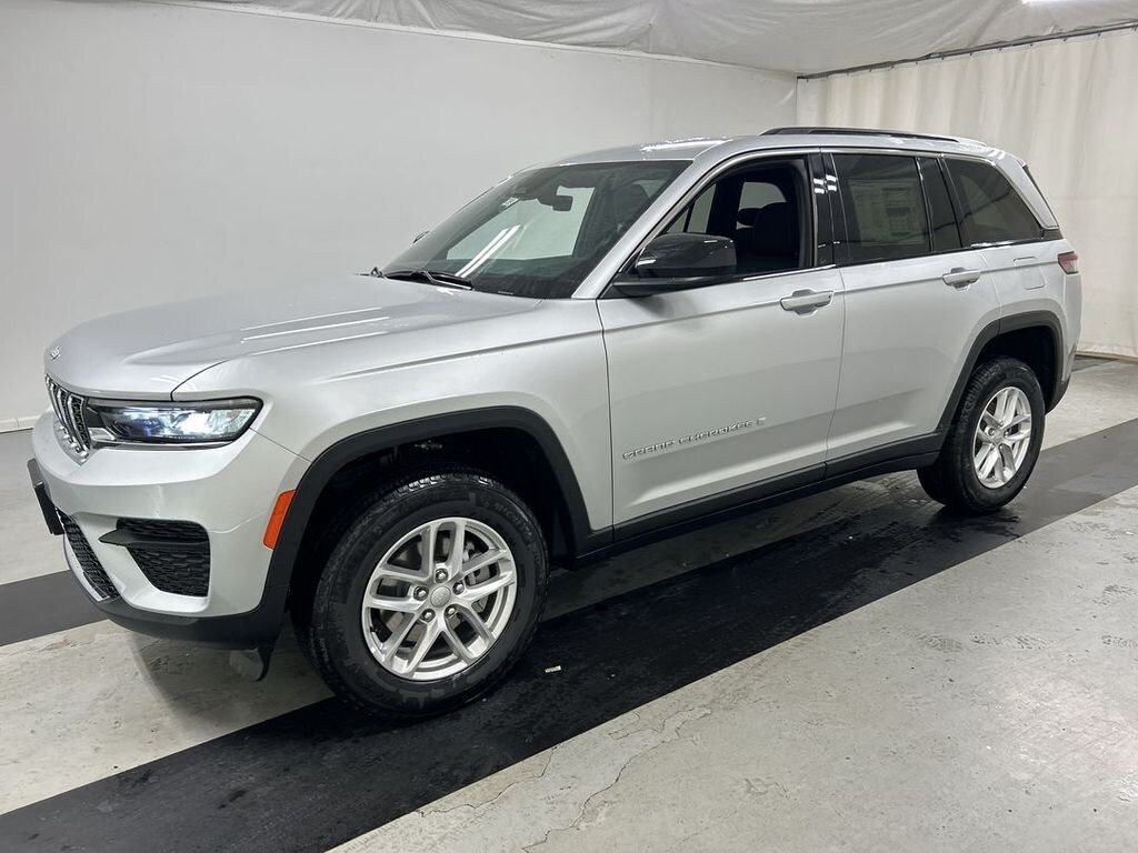 New 2026 Jeep Grand Cherokee LAREDO 4X4 Sport Utility