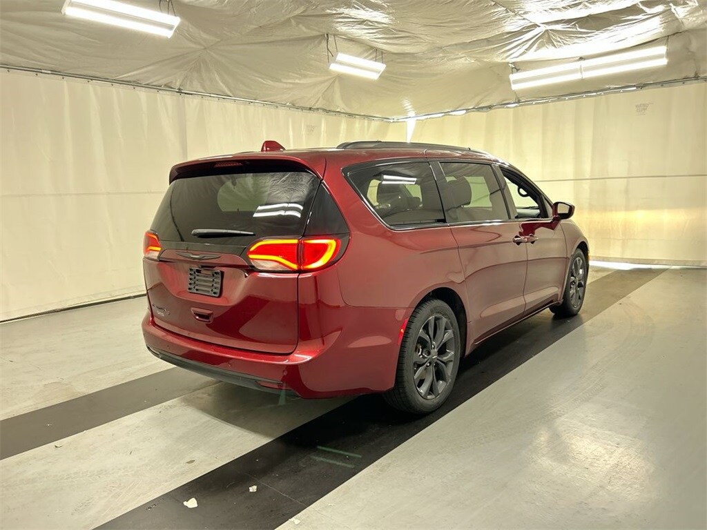 2020 Chrysler Pacifica Touring Plus photo 2