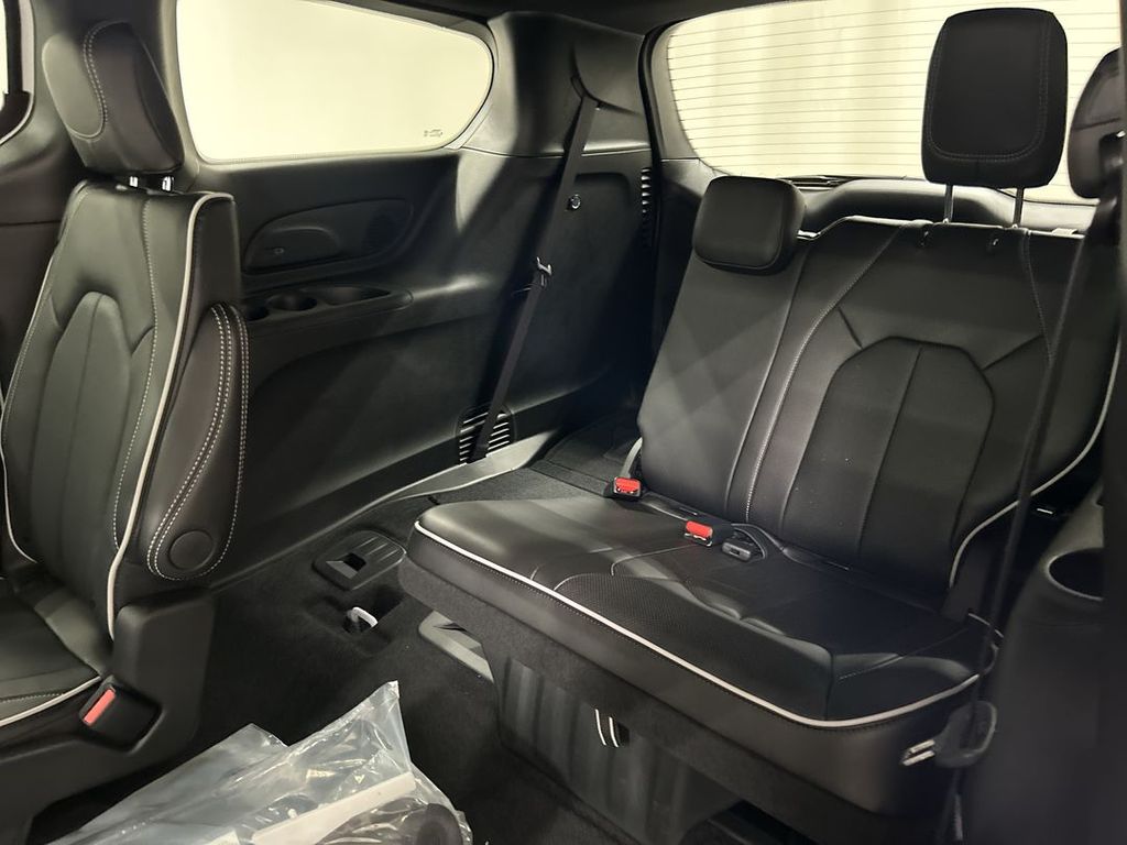 2026 Chrysler Pacifica Limited - Photo 22