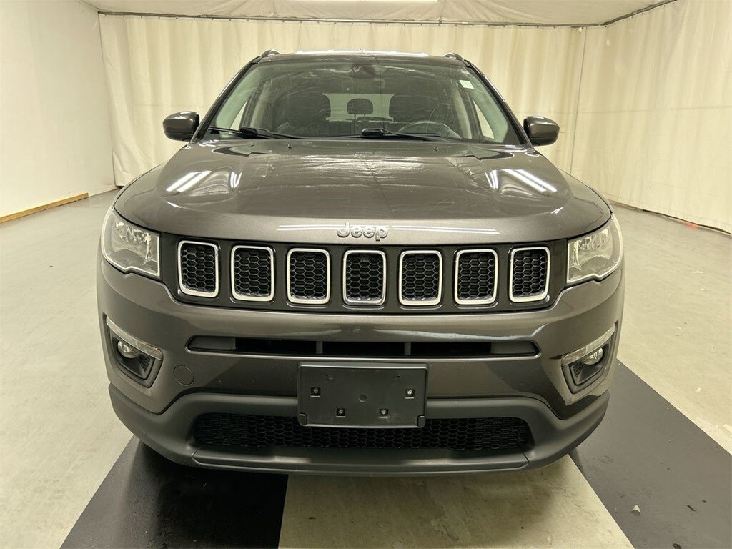 2018 Jeep Compass Latitude photo 2