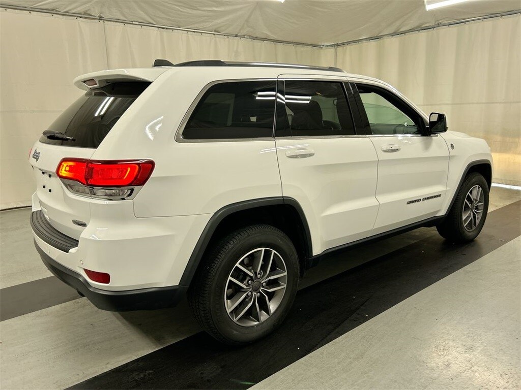 2020 Jeep Grand Cherokee Laredo photo 2