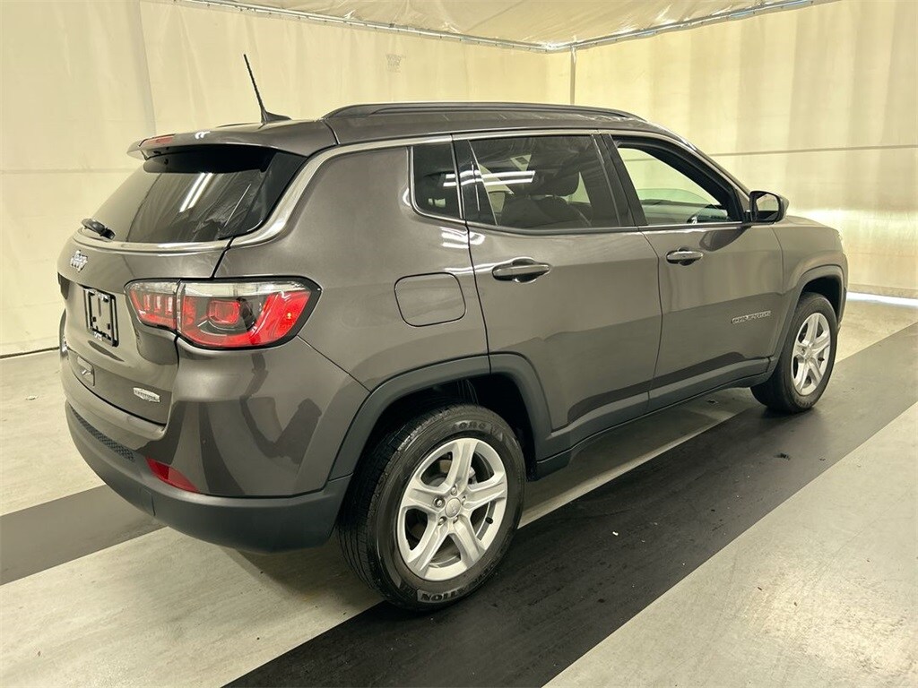 2024 Jeep Compass Latitude photo 2