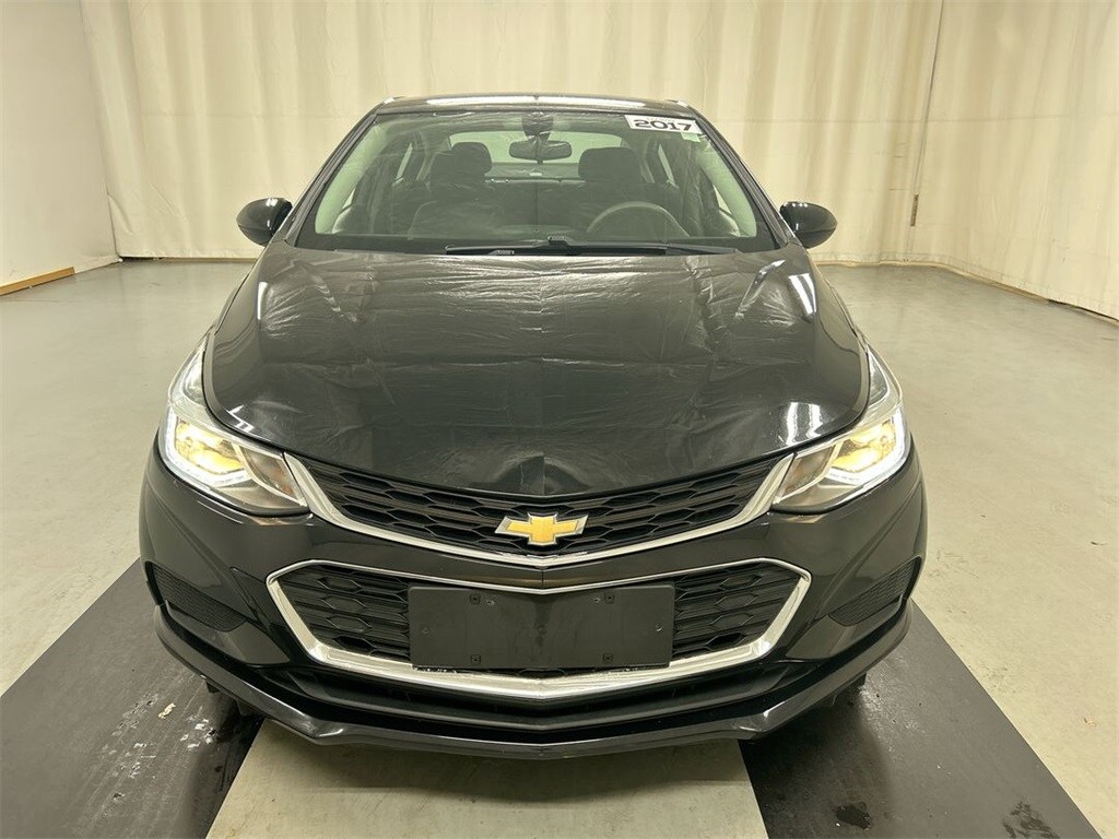 2017 Chevrolet Cruze LT photo 3