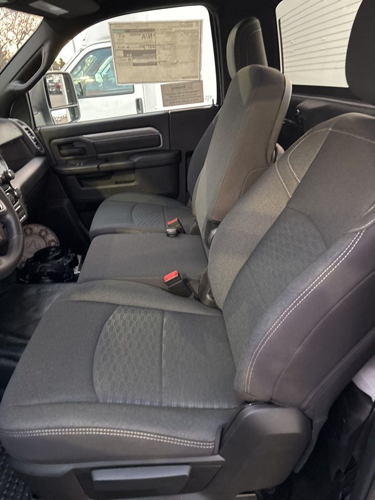 2026 RAM 3500 Chassis Tradesman - Photo 7