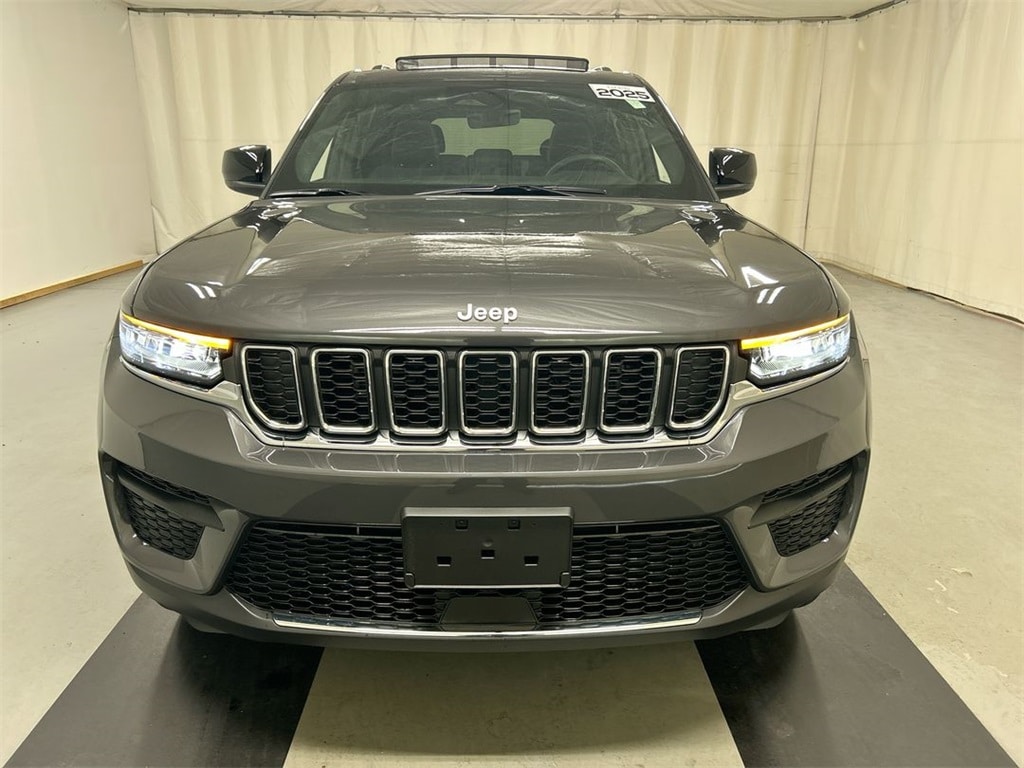 Used 2025 Jeep Grand Cherokee Laredo SUV