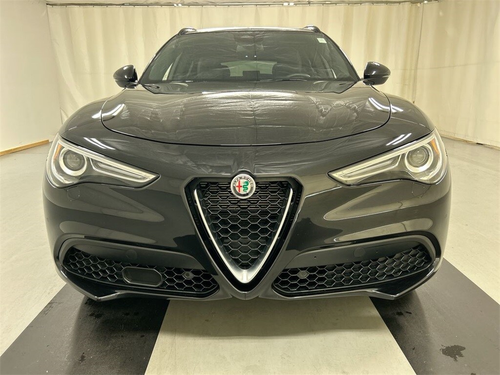 2023 Alfa Romeo Stelvio Ti photo 3