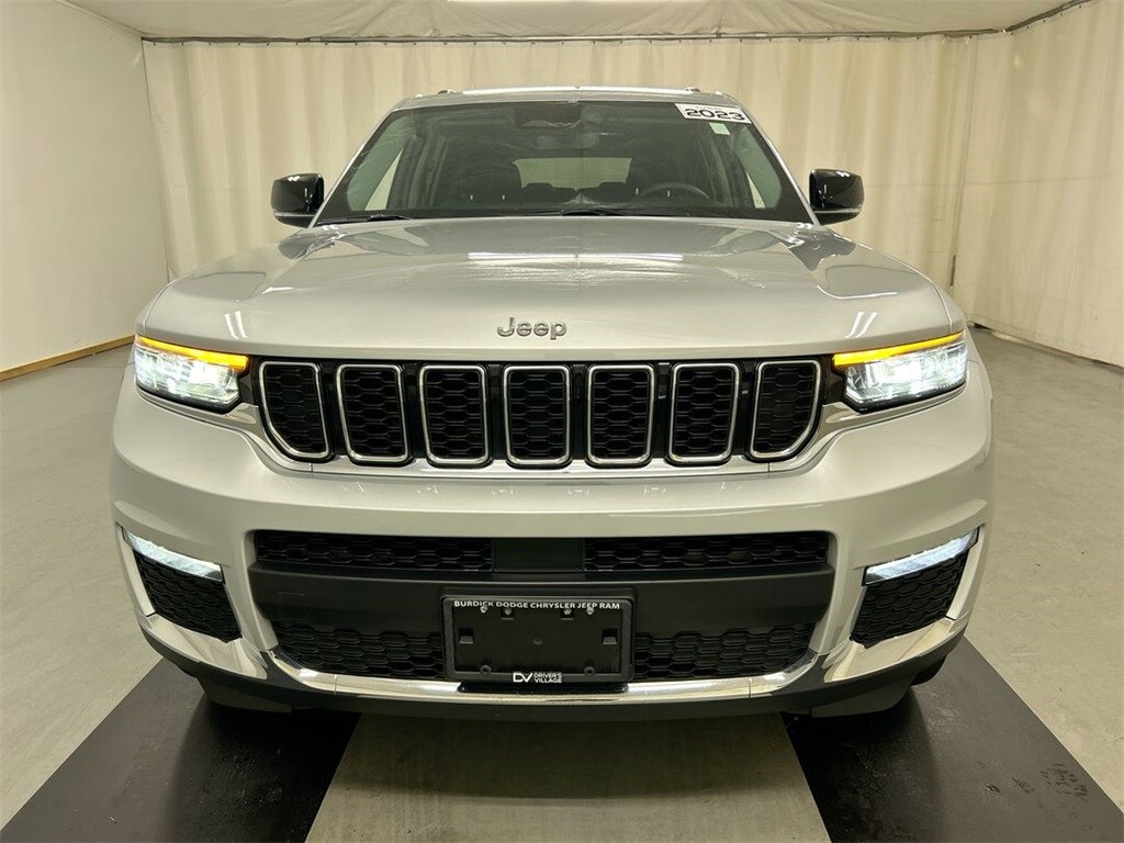 2023 Jeep Grand Cherokee Limited photo 3