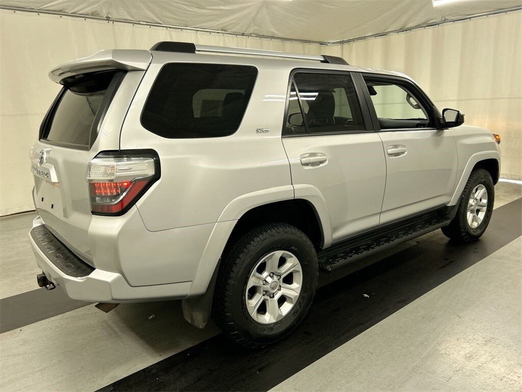 2022 Toyota 4Runner SR5 photo 2