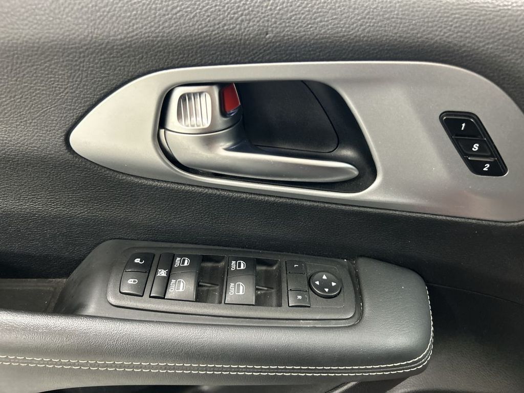 2023 Chrysler Pacifica Touring L - Photo 11