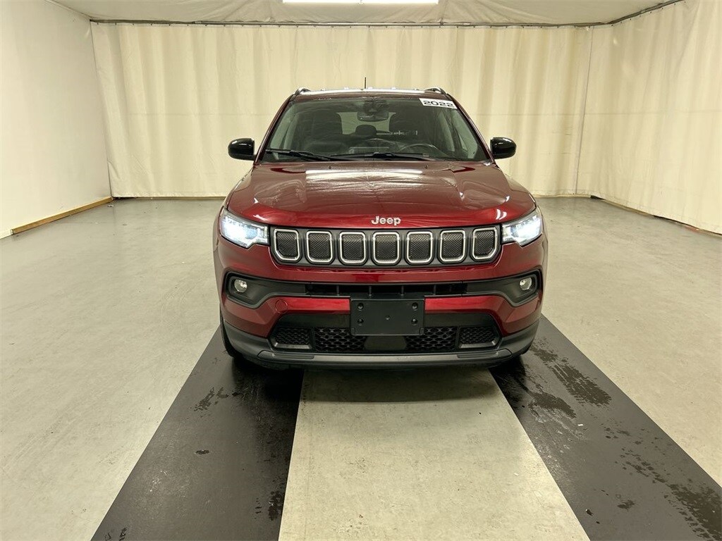2022 Jeep Compass Latitude Lux photo 3