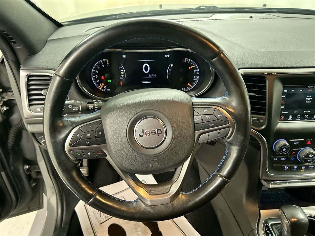 2020 Jeep Grand Cherokee Laredo photo 2