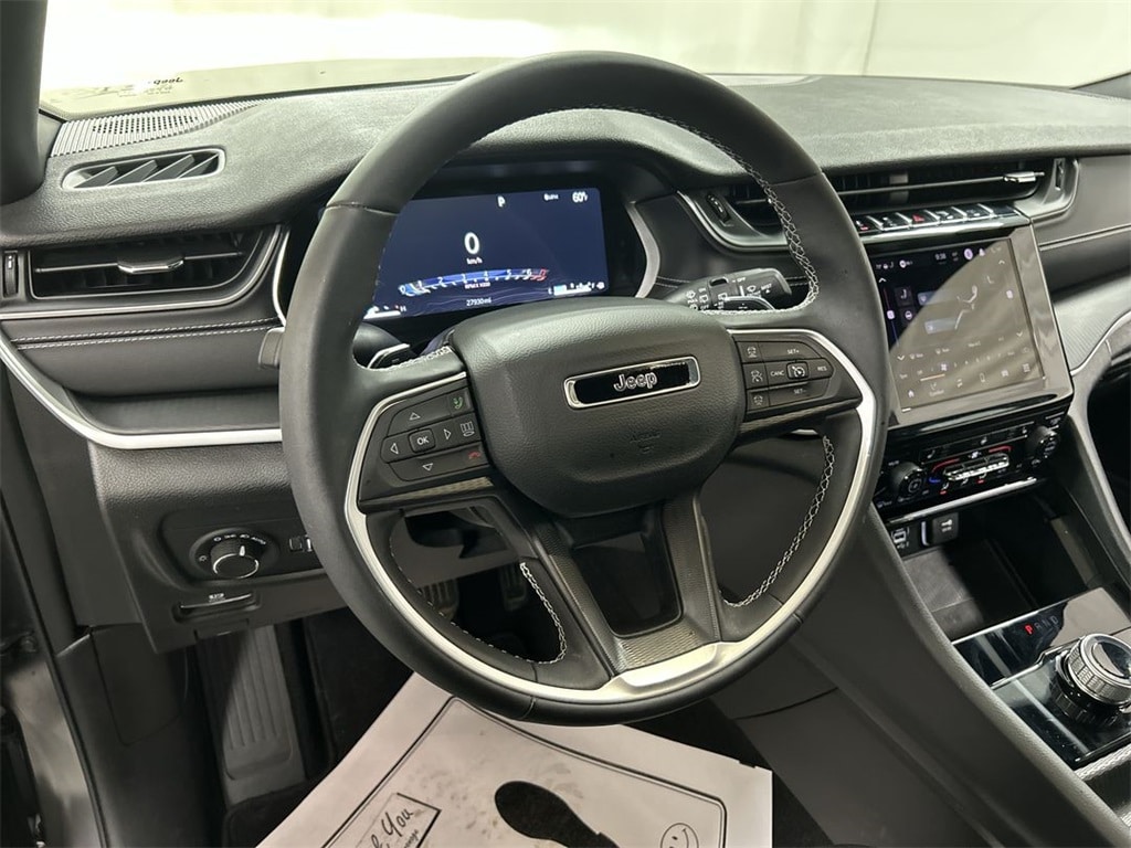 Used 2025 Jeep Grand Cherokee Laredo SUV