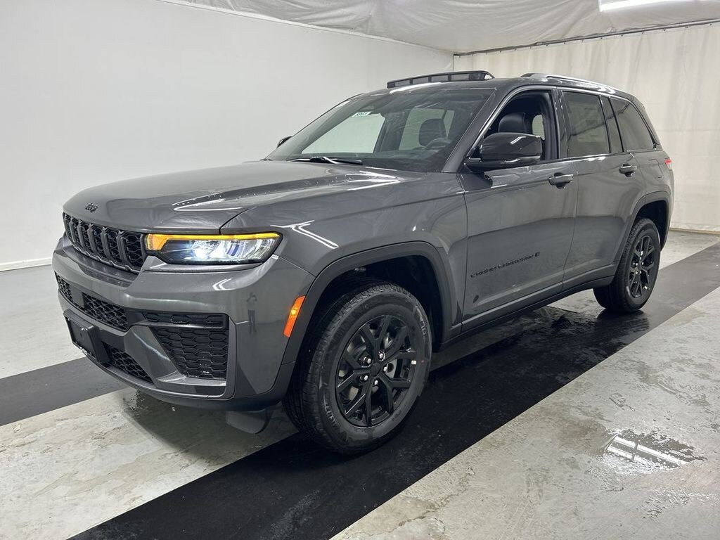 New 2026 Jeep Grand Cherokee LAREDO ALTITUDE 4X4 Sport Utility