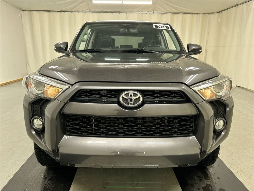 2019 Toyota 4Runner SR5 photo 3
