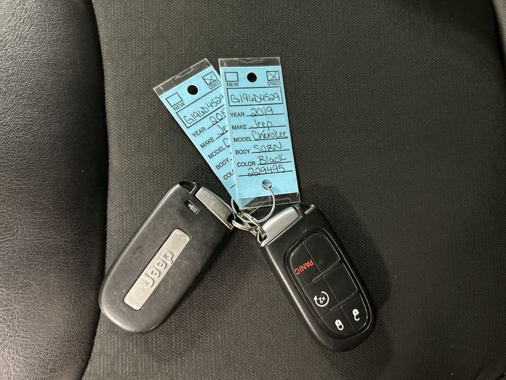 2019 Jeep Cherokee Latitude Plus - Photo 12