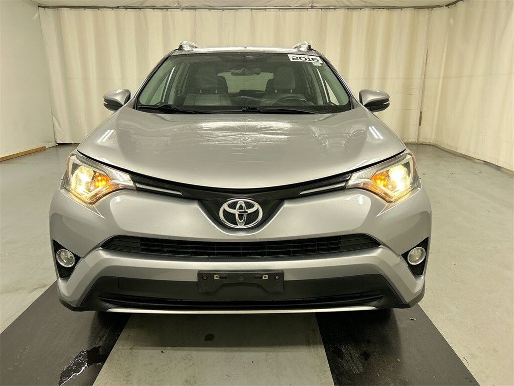 2016 Toyota RAV4 XLE photo 2