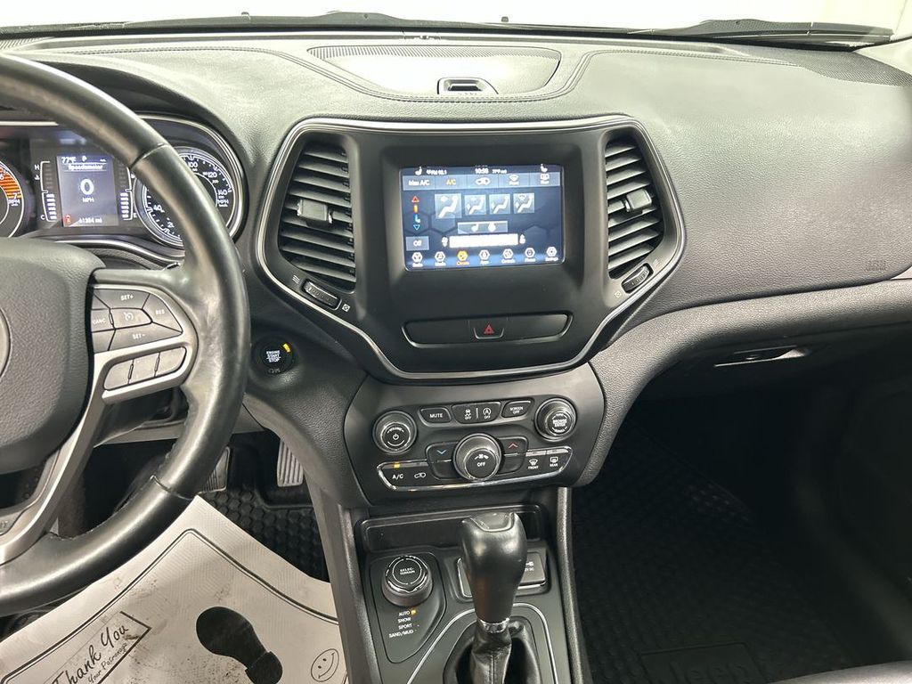 2019 Jeep Cherokee Latitude Plus - Photo 18