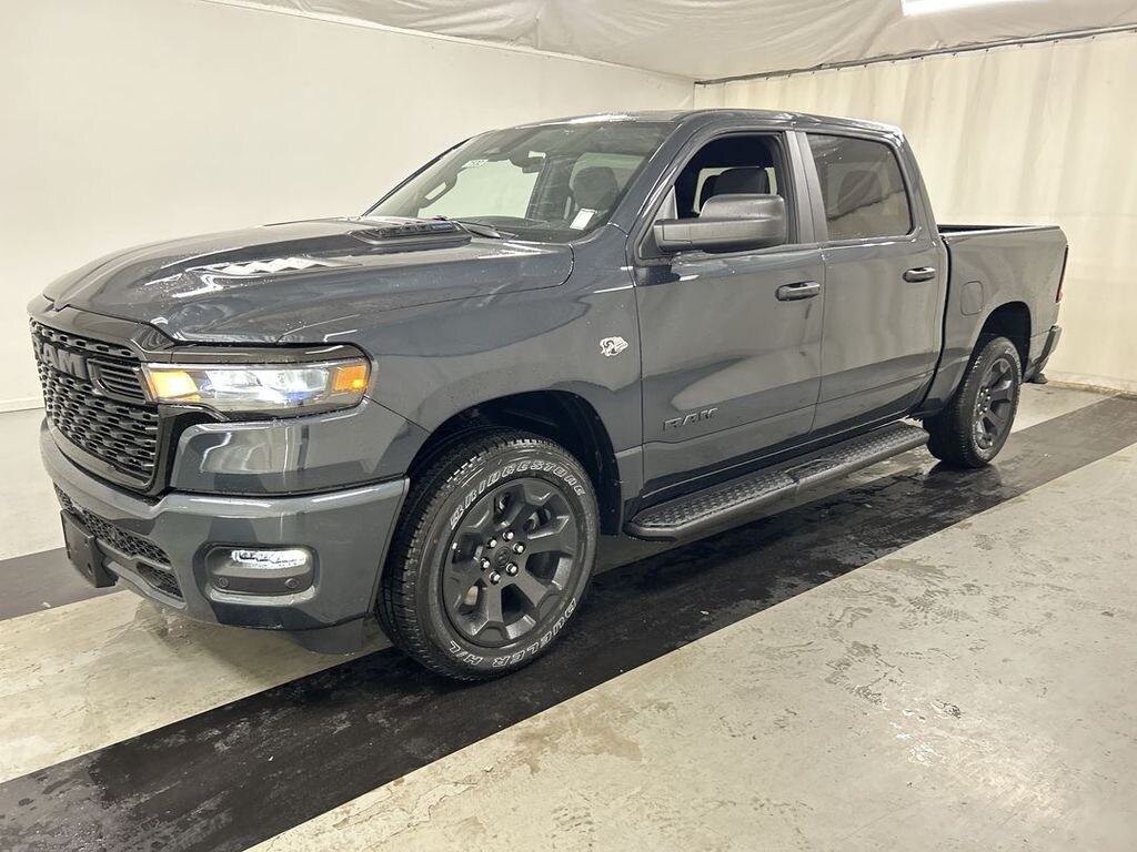 New 2026 Ram 1500 EXPRESS CREW CAB 4X4 5'7 BOX Pickup