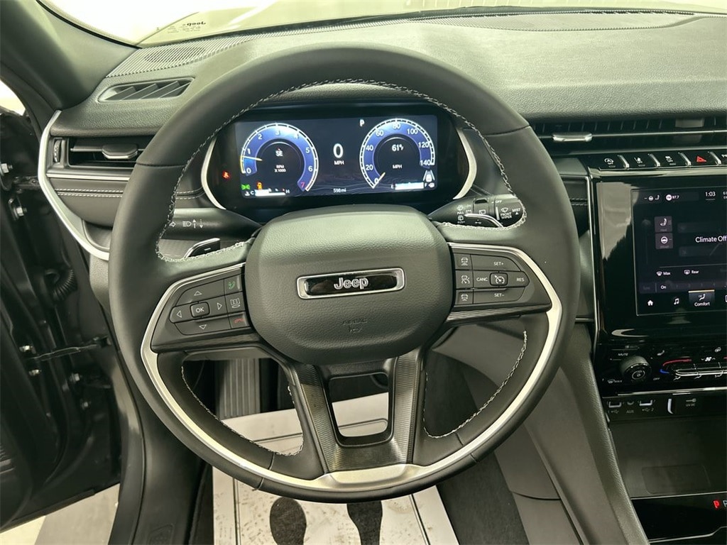 Used 2025 Jeep Grand Cherokee Laredo SUV