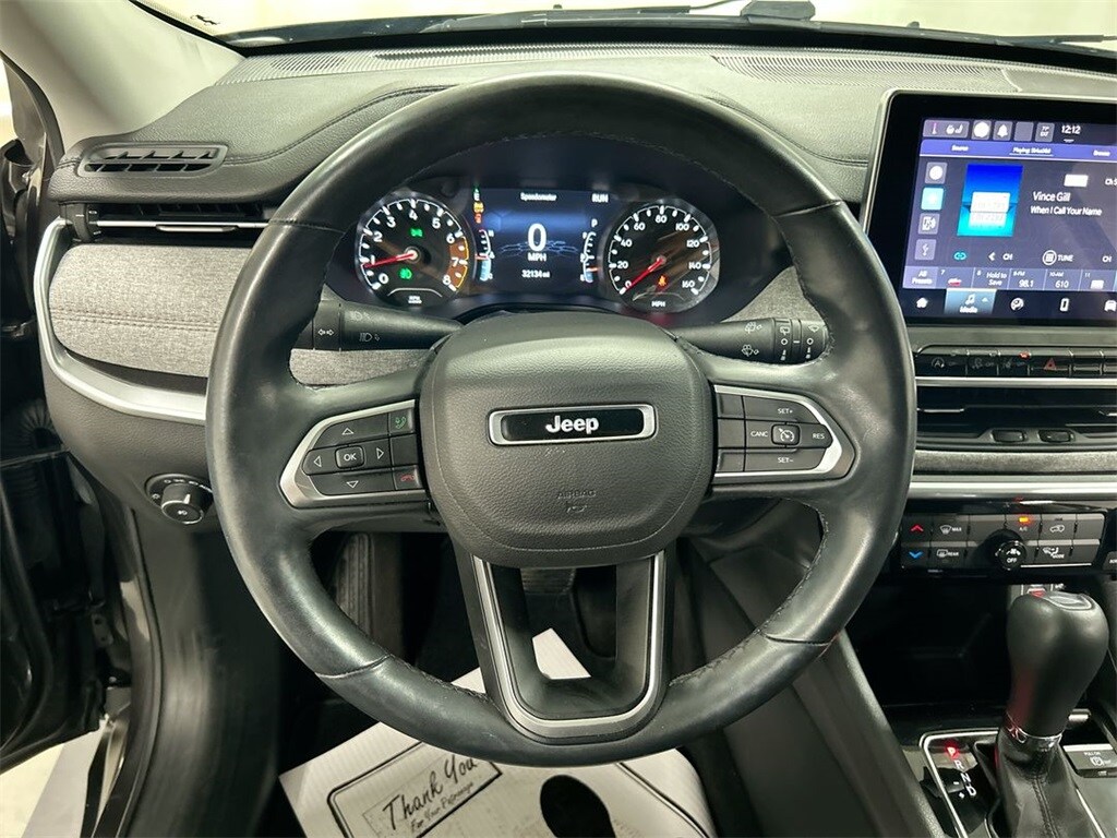2022 Jeep Compass Latitude Lux photo 3