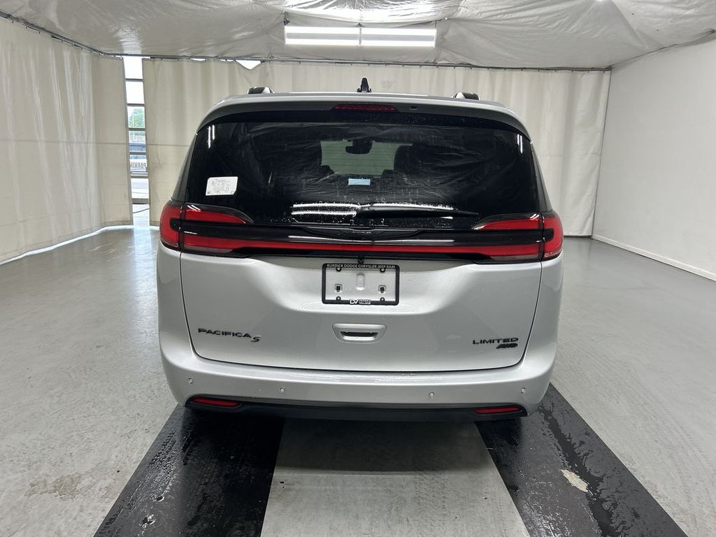 2026 Chrysler Pacifica Limited - Photo 9