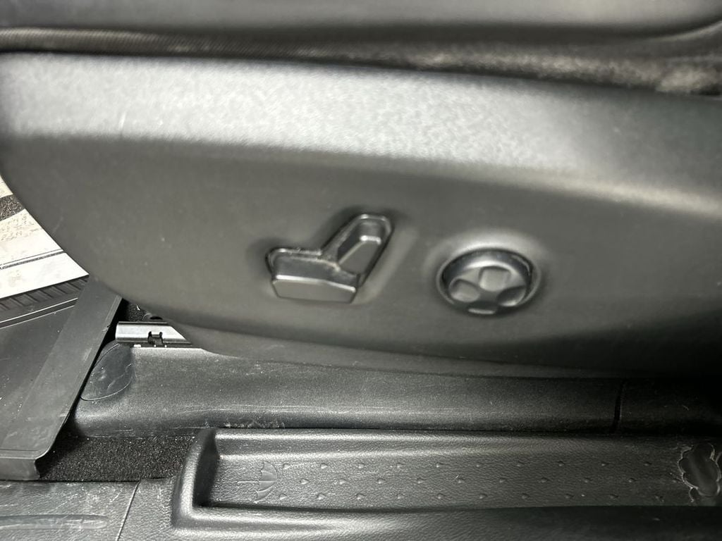 2023 Chrysler Pacifica Touring L - Photo 10