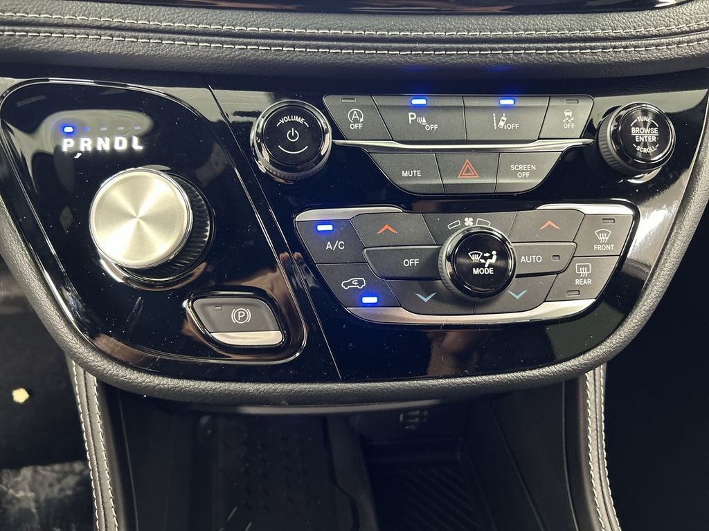 2026 Chrysler Pacifica Limited - Photo 18