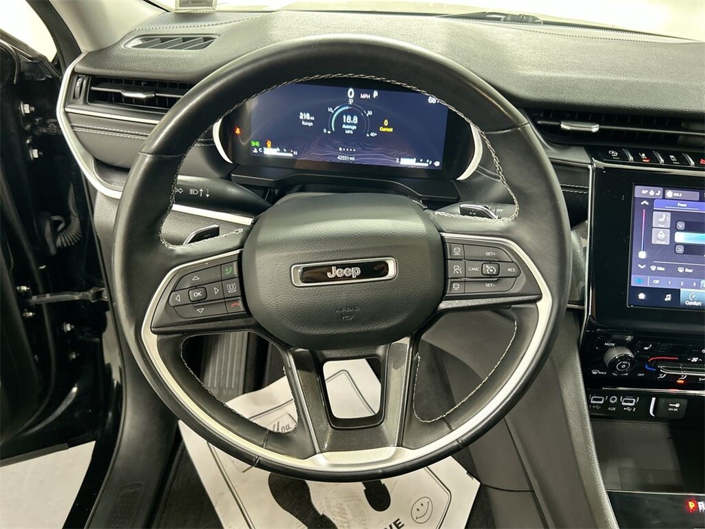 2022 Jeep Grand Cherokee Laredo photo 3
