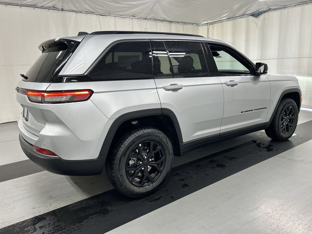New 2026 Jeep Grand Cherokee LAREDO ALTITUDE 4X4 Sport Utility