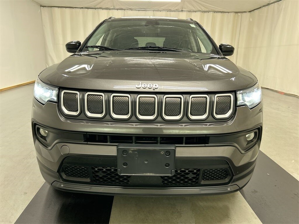 2022 Jeep Compass Latitude Lux photo 3