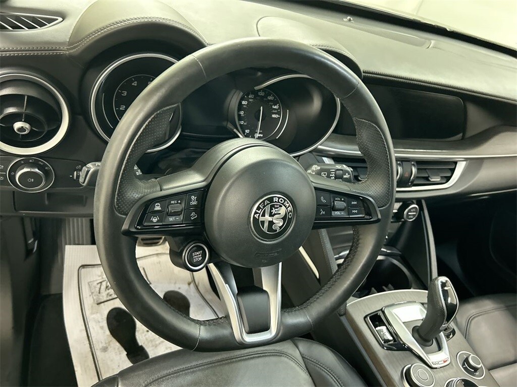 2023 Alfa Romeo Stelvio Ti photo 4
