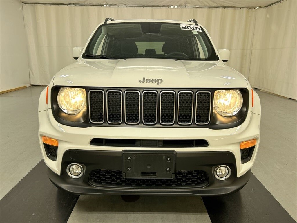 2019 Jeep Renegade Latitude photo 2