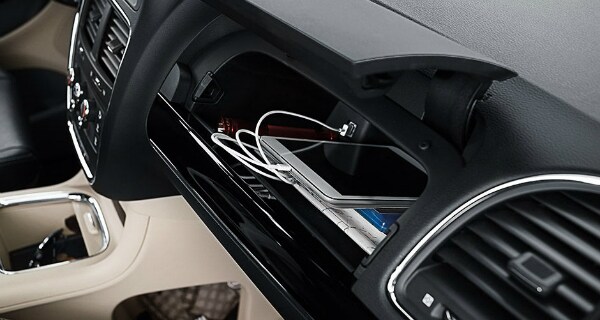 2016 Dodge Grand Caravan glovebox USB