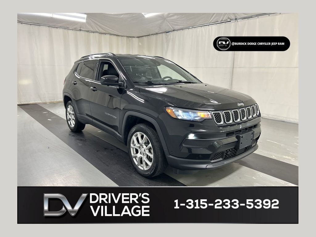 2023 Jeep Compass Latitude Lux 4X4's photo