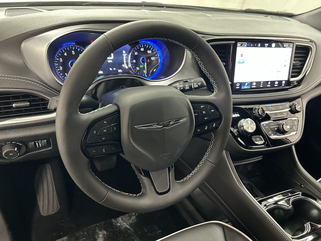 2026 Chrysler Pacifica Limited - Photo 11