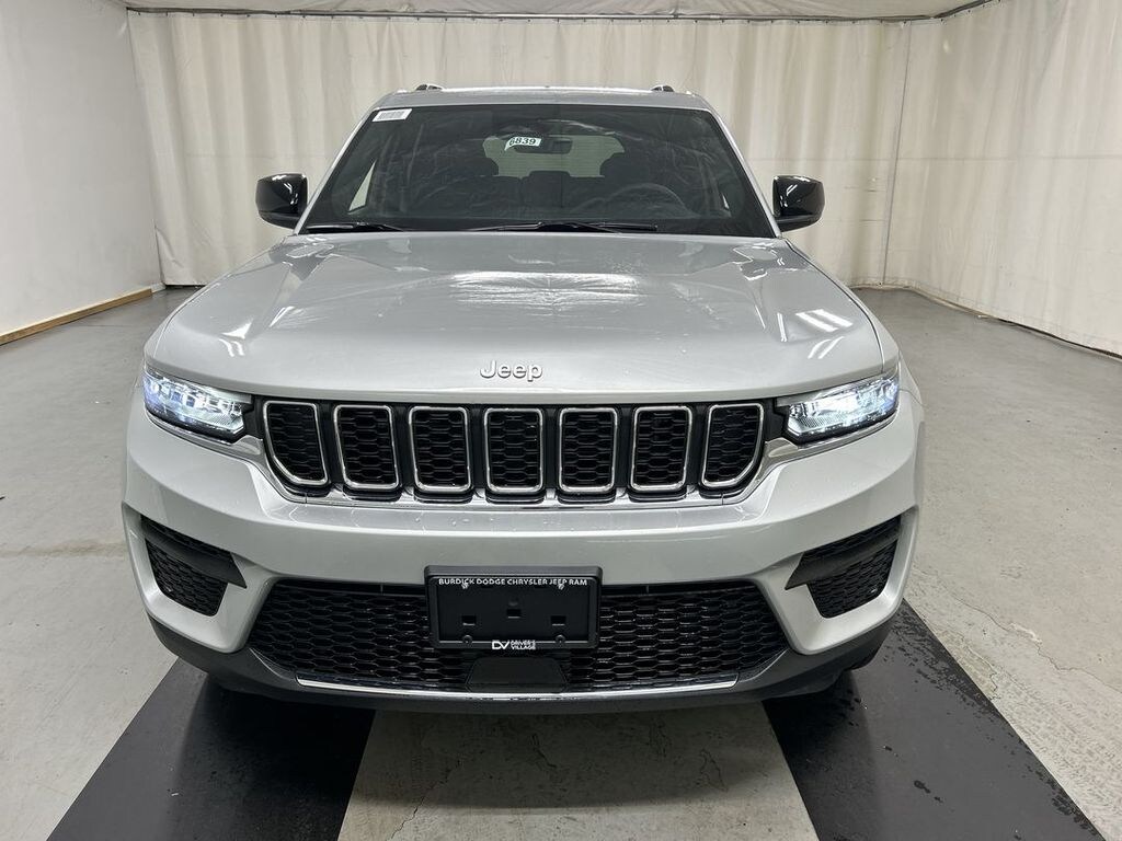 New 2026 Jeep Grand Cherokee LAREDO 4X4 Sport Utility