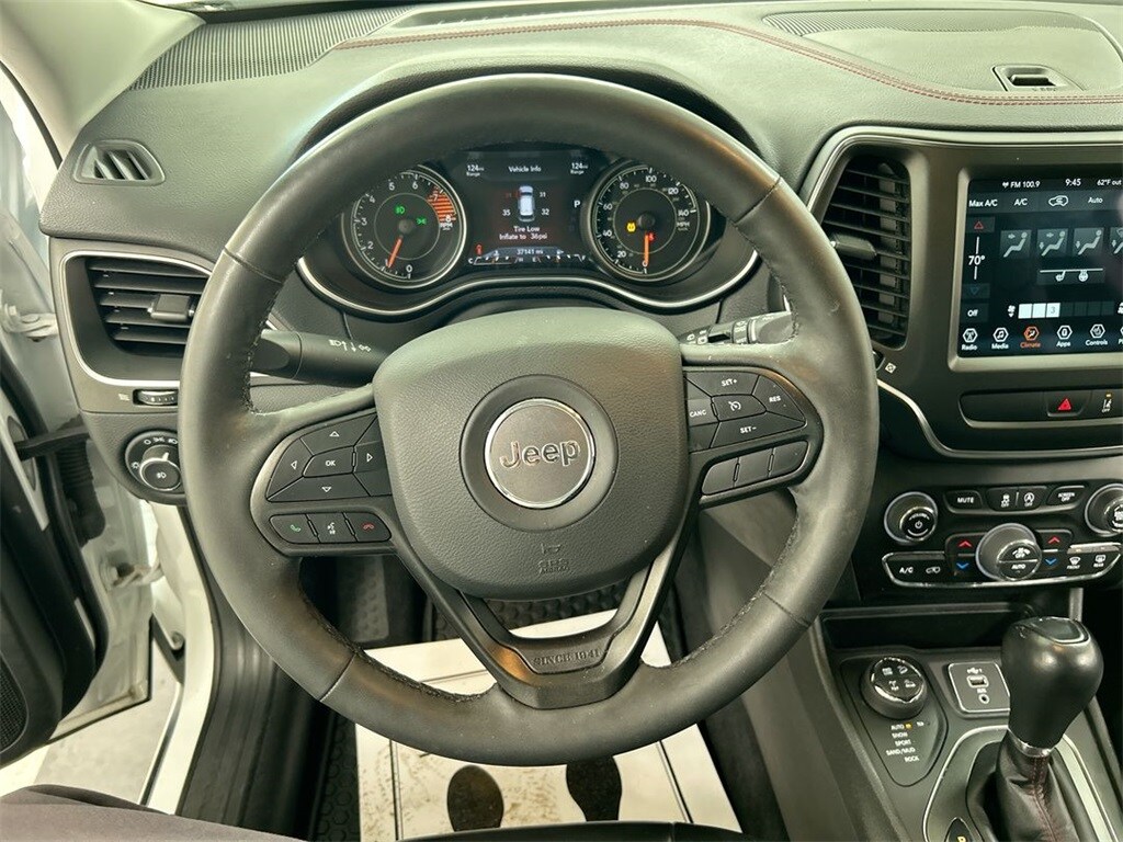 2022 Jeep Cherokee Trailhawk photo 2