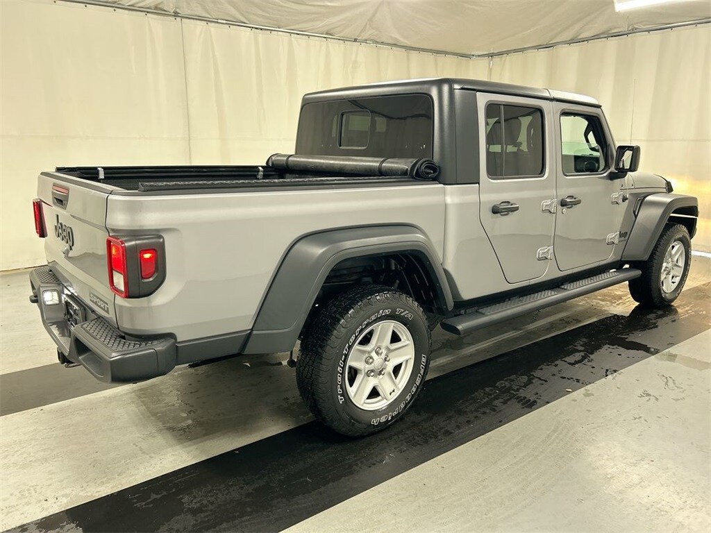 2020 Jeep Gladiator Sport photo 2