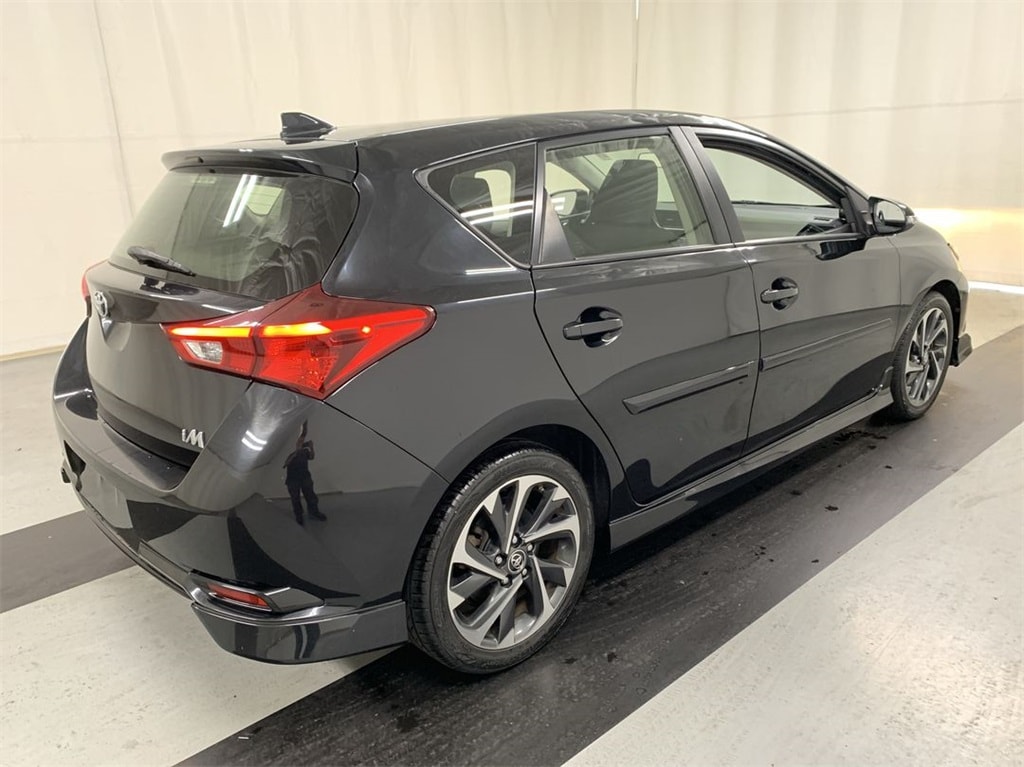 Used 2018 Toyota Corolla iM Base with VIN JTNKARJE7JJ553952 for sale in Cicero, NY