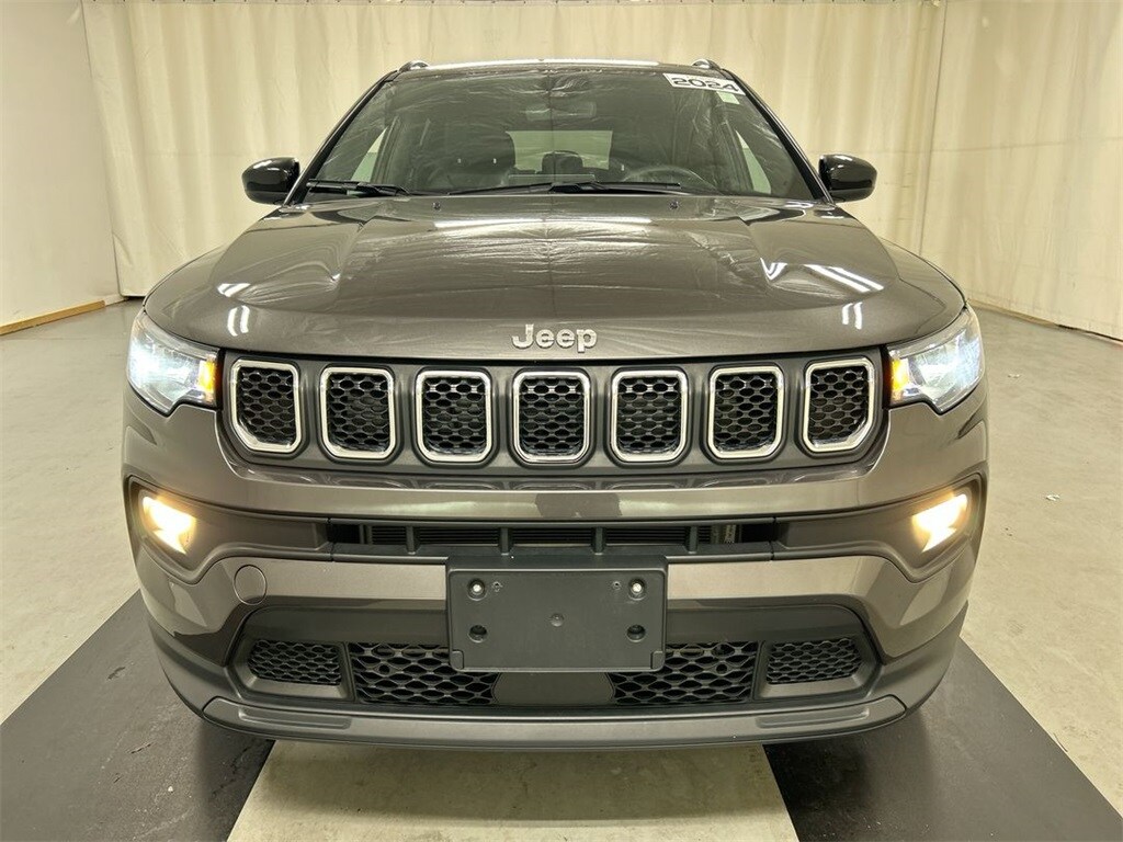 2024 Jeep Compass Latitude photo 3