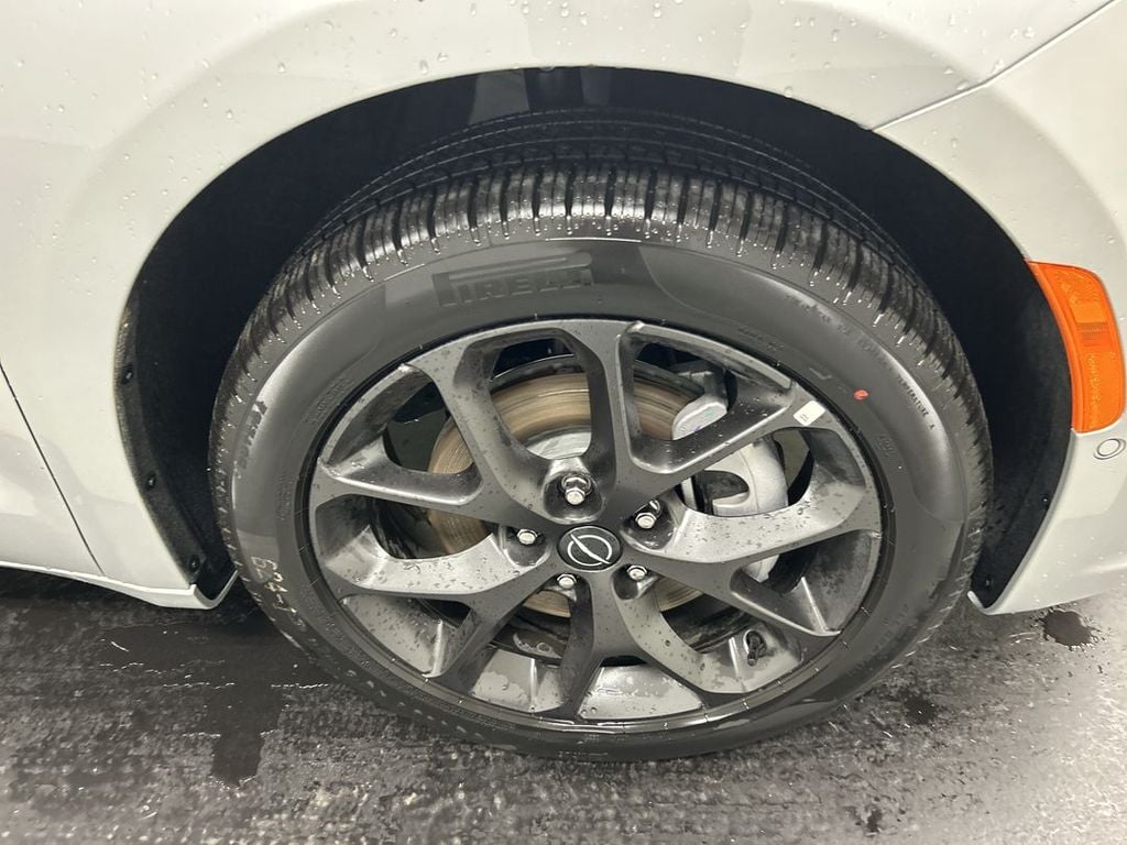 2026 Chrysler Pacifica Limited - Photo 7