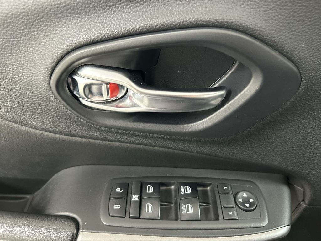2019 Jeep Cherokee Latitude Plus - Photo 11