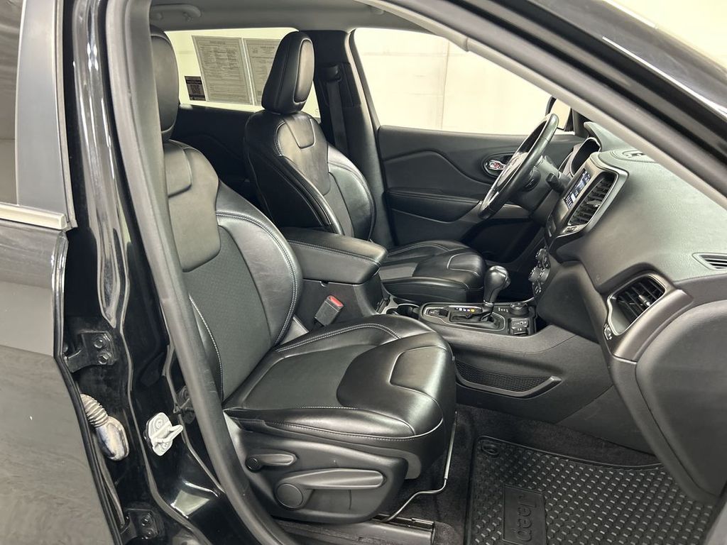 2019 Jeep Cherokee Latitude Plus - Photo 22