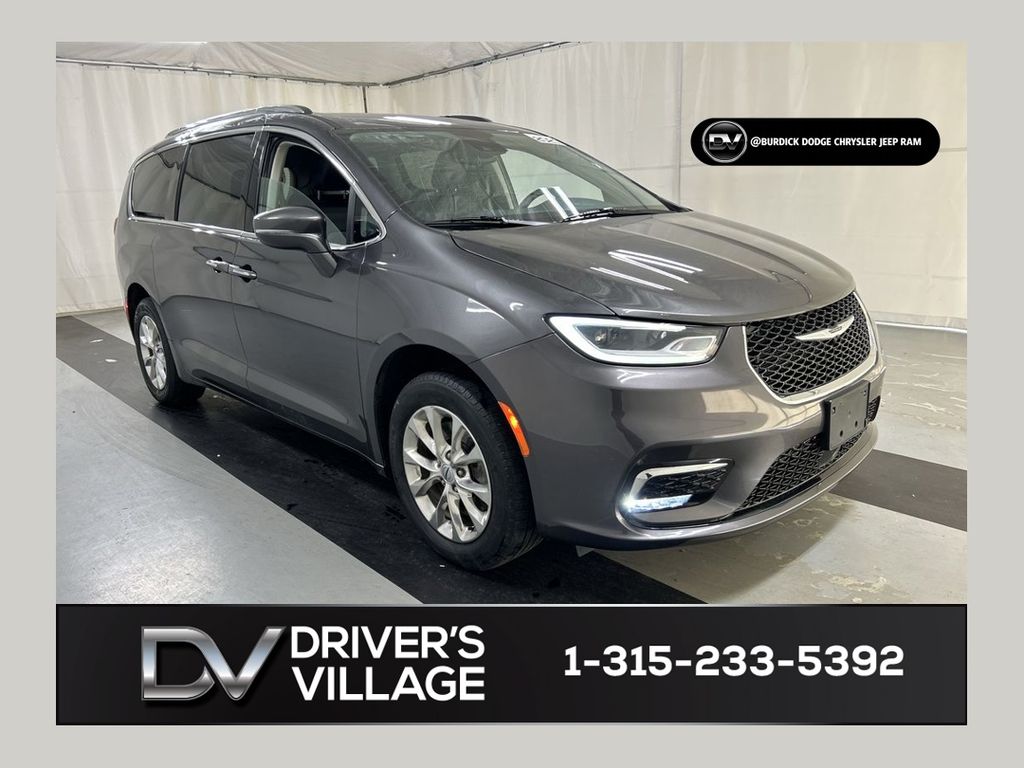 2021 Chrysler Pacifica Touring L's photo