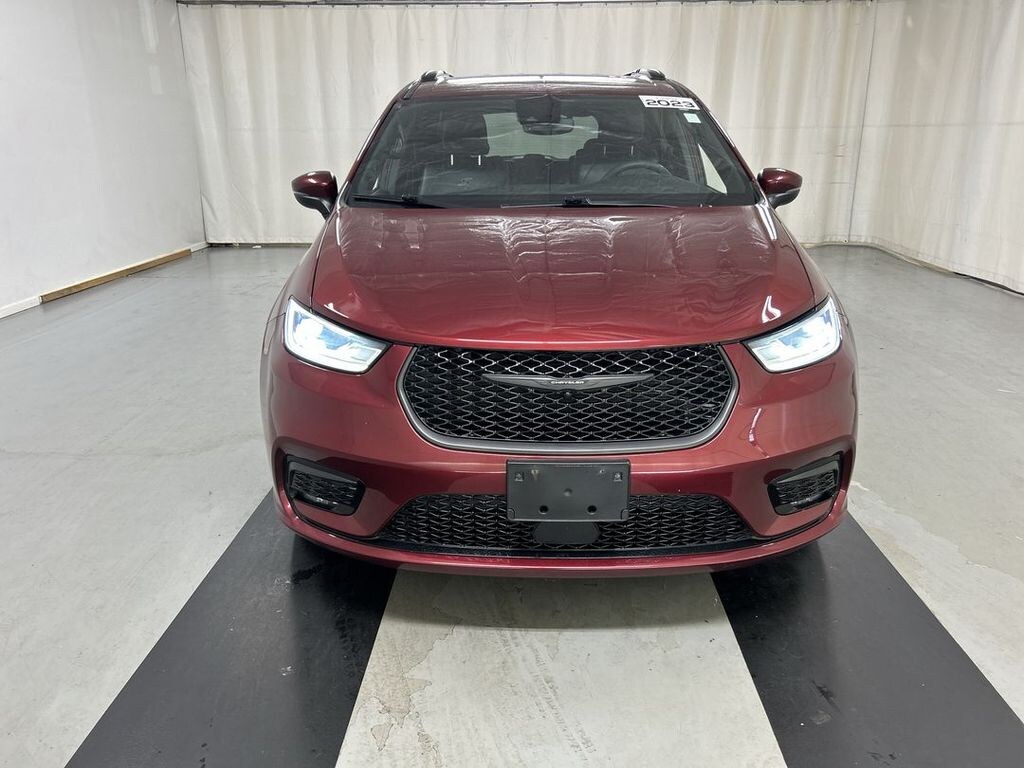Used 2023 Chrysler Pacifica Touring L Van Passenger Van