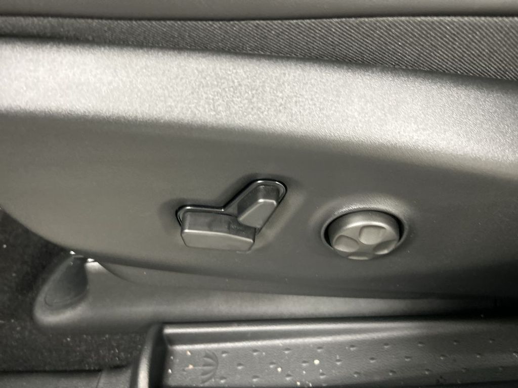 2026 Chrysler Pacifica Limited - Photo 13