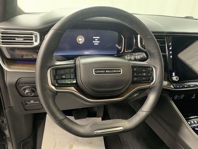 2022 Jeep Grand Wagoneer II photo 2