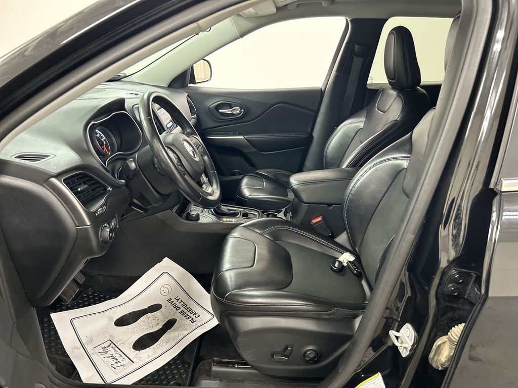 2019 Jeep Cherokee Latitude Plus - Photo 9